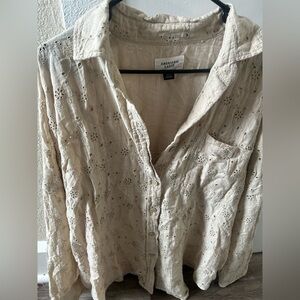 American Eagle Cream Long Sleeve Button Down Shirt